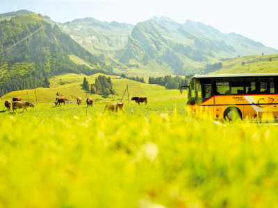 Postauto Ausflug in der Region Gstaad