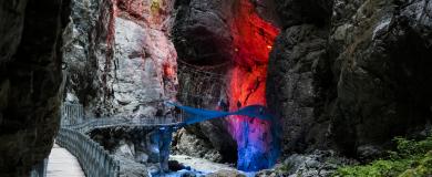 Gletscherschlucht Grindelwald mit grossem SPIDERWEB für den besonderen Nervenkitzel