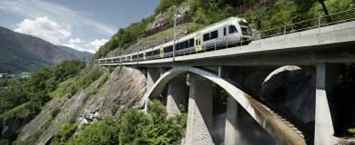 RegioExpress Lötschberger auf der Südrampe zwischen Goppenstein und Brig