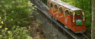 Nostalgische Drahtseilbahn von Interlaken auf die Heimwehfluh