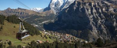 Luftseilbahn Schilthorn mit Blick auf Mürren